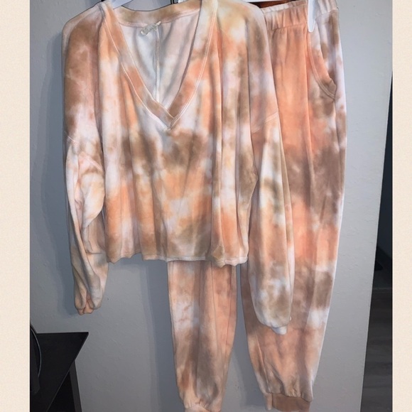 White/peach & Brown Tie Dye V-Neck Crop Top - Picture 12 of 13